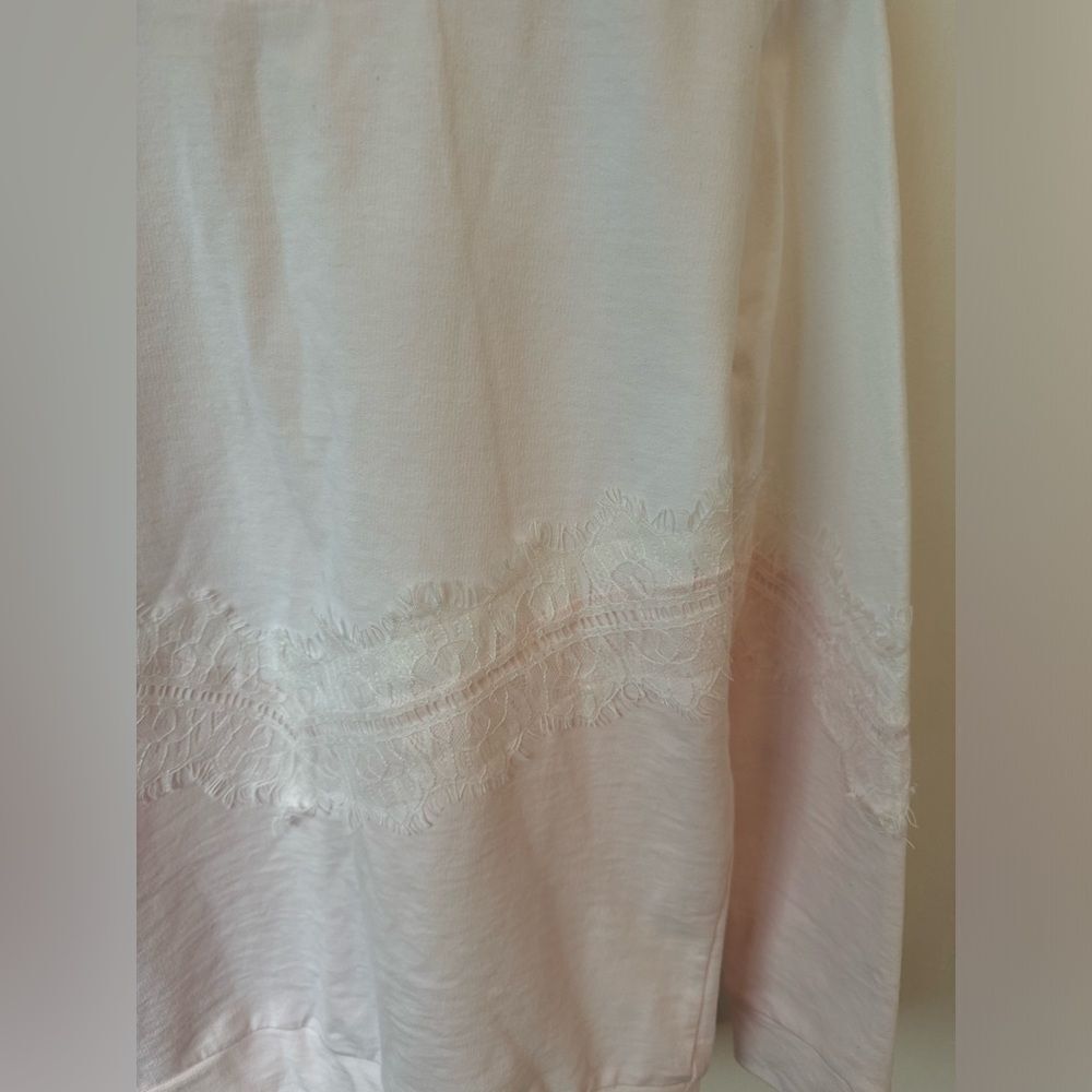 Country Store Women’s Crew Neck Sweatshirt Light Pink & White Lace Detail Cotton - Picture 2 of 9
